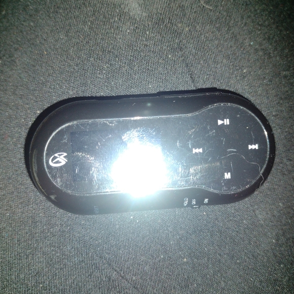 GPX MW353B Digital Audio Player W Display 4 GB - Picture 8 of 10